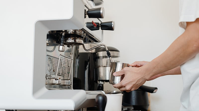 How to clean your coffee maker with baking soda?