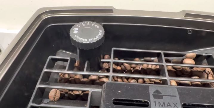 DelongHi Dinamica Plus: Grinder