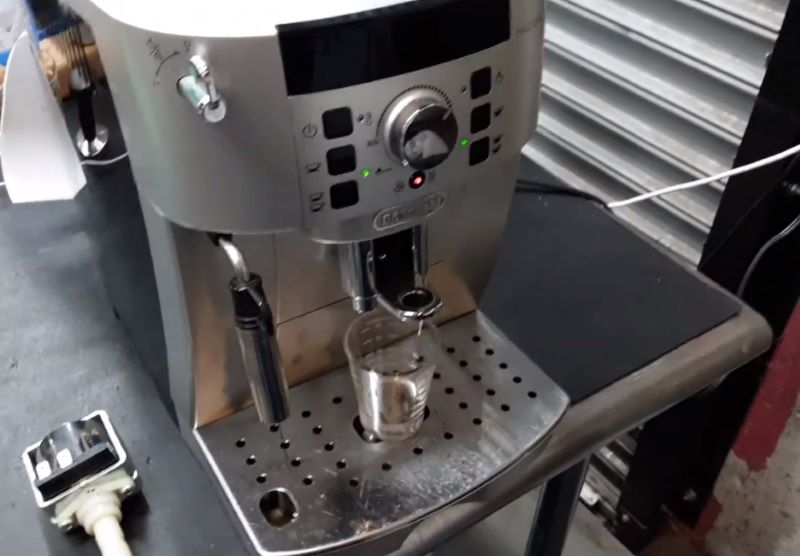 Delonghi Magnifica S vs XS What 1 You Should Choose?