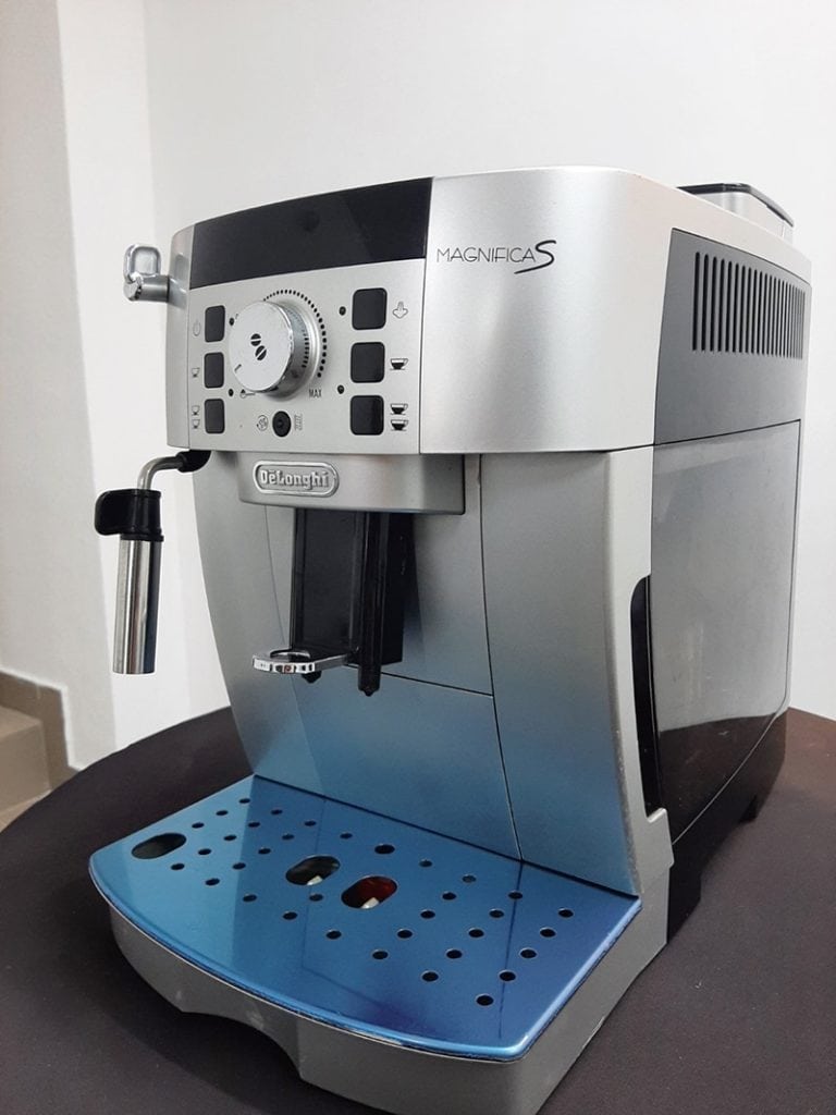 DeLonghi Dinamica Plus vs Magnifica S Find Out 4 Differences