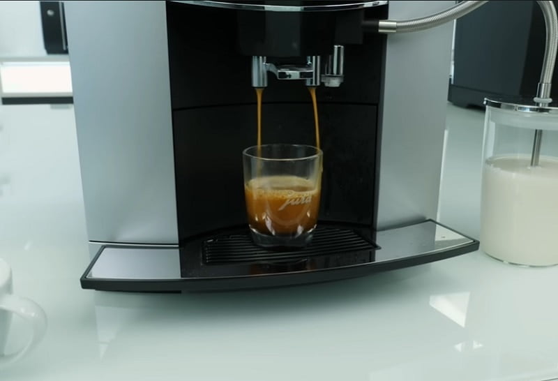 Jura D6 coffee brewing