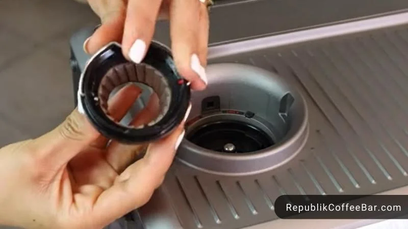 Barista Express is integrated with a conical burr grinder