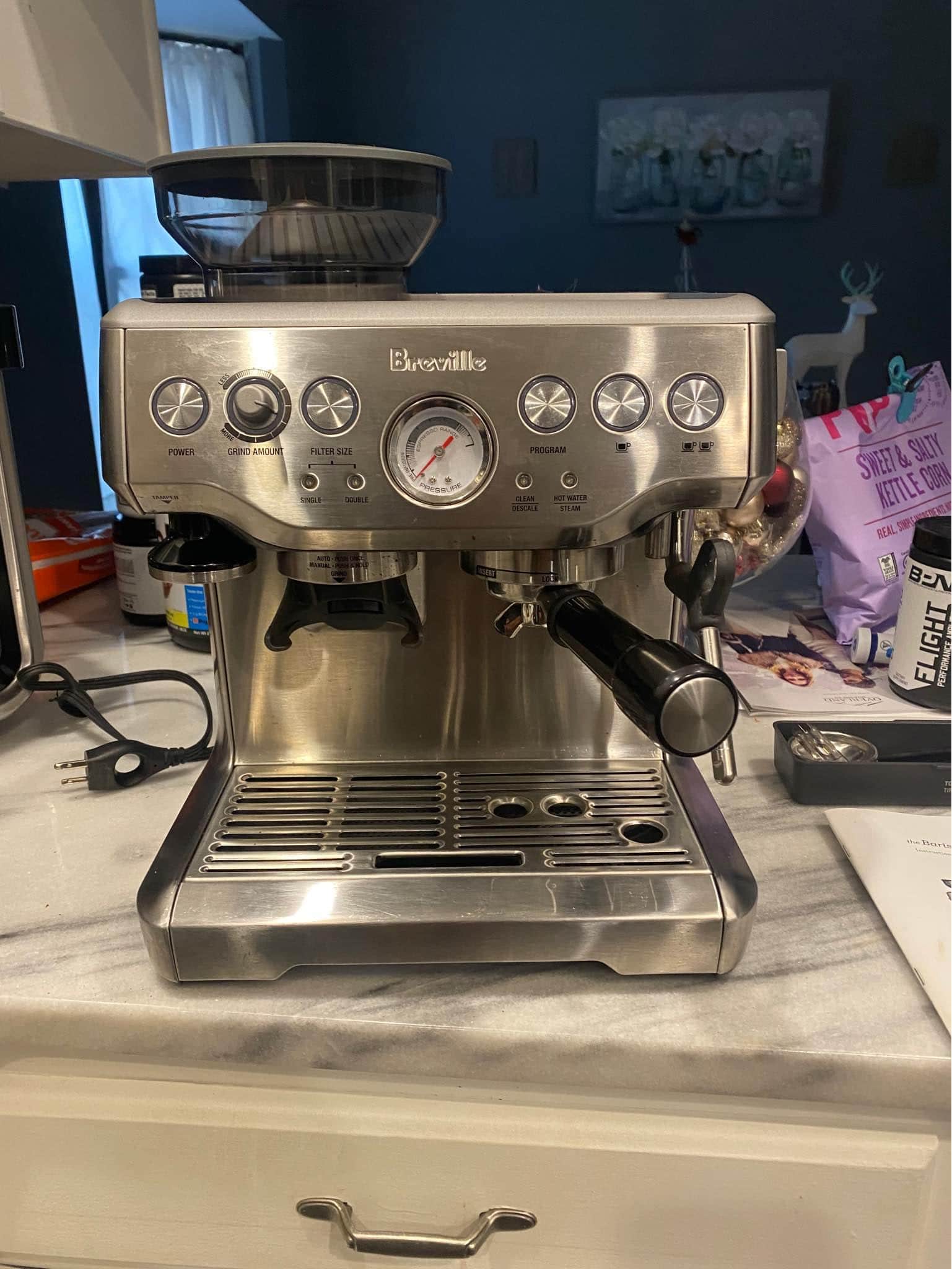 The Express is able to deliver a powerful espresso extraction with its pressure gauge.