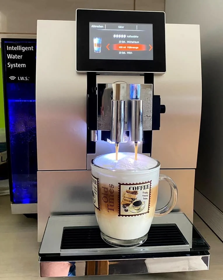 Jura E8's one-touch system is very impressive