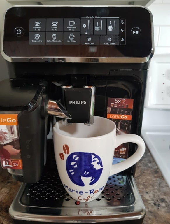 Philips 3200 LatteGo's water tank can be accessed from the front