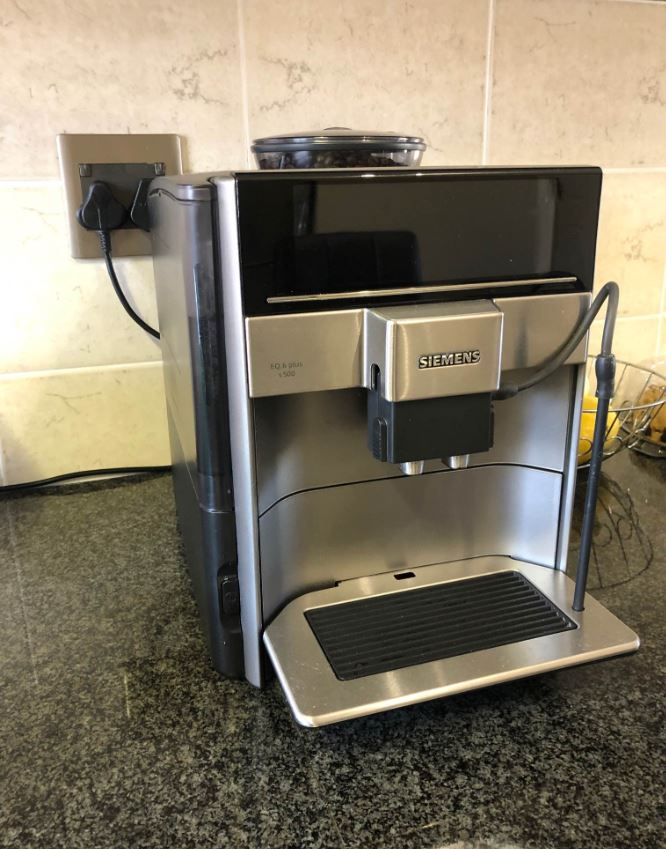 Siemens EQ 6 has an elaborate cleaning system