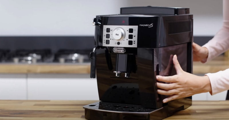 Delonghi Magnifica S boasts an easy to remove side water tank