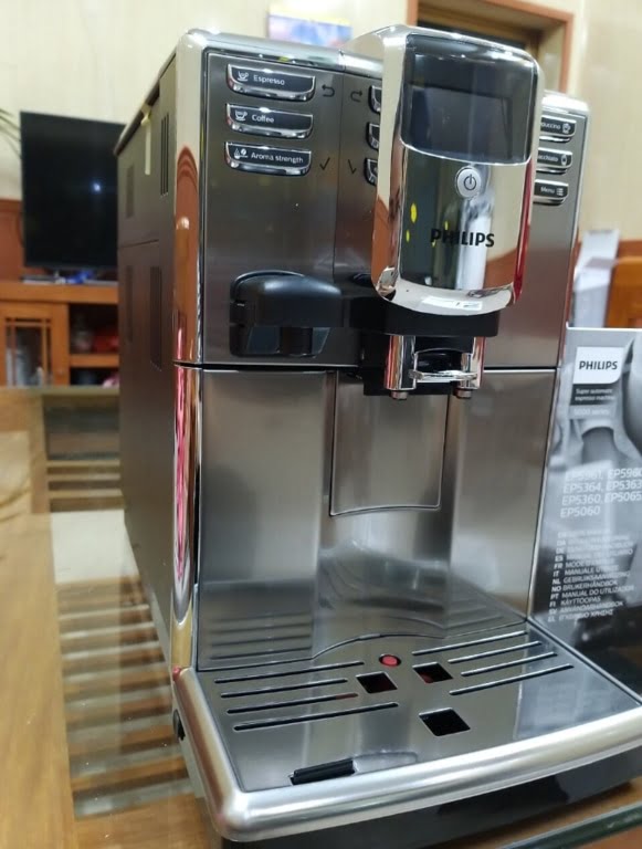 Philips 5000's frame is made of stainless steel
