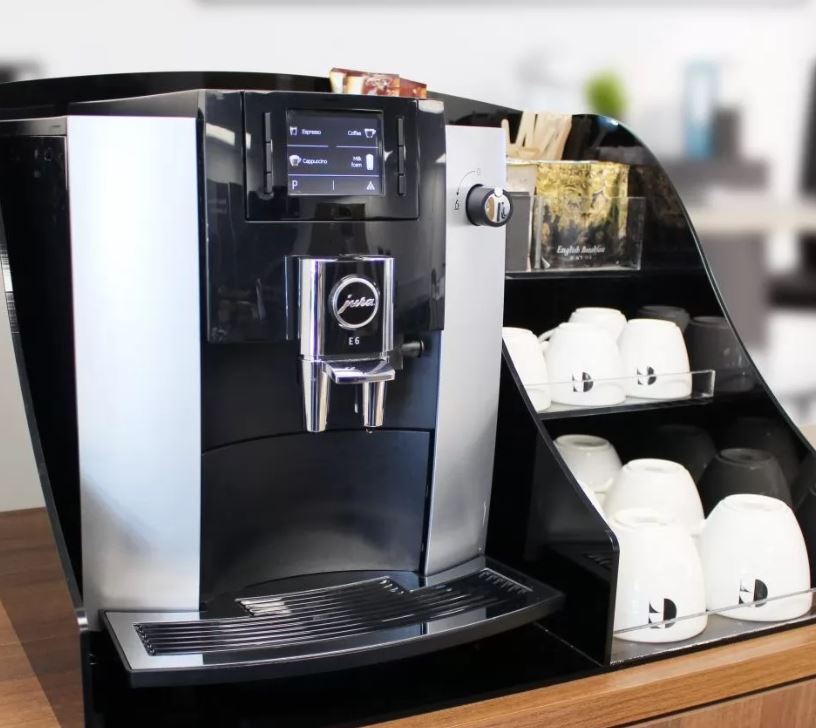 Jura E6 can brew one-touch cappuccino