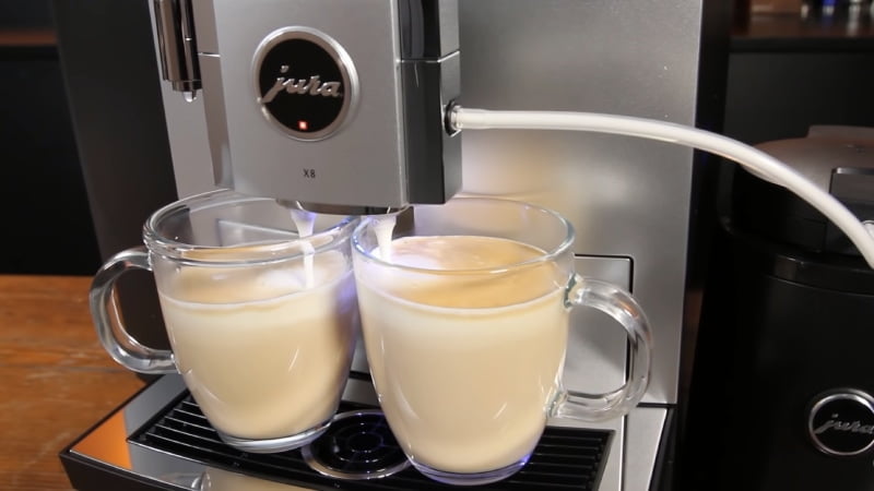 Jura X8 produces two milk-based drinks simultaneously