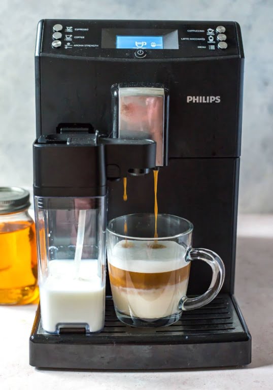  Philips 3100 is equipped with a milk carafe