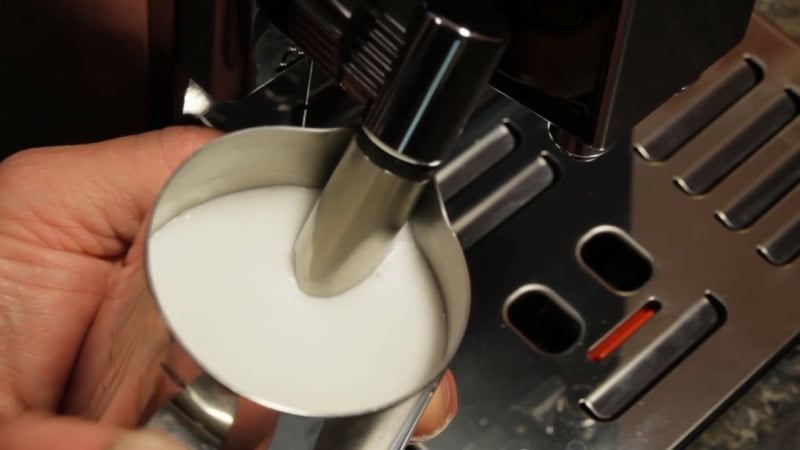 You can steam milk both automatically and manually with the DeLonghi Eletta.