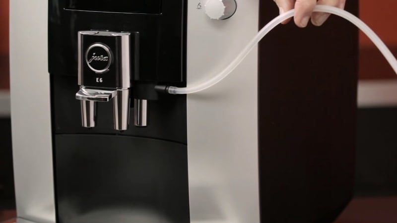 Jura E6 has milk system