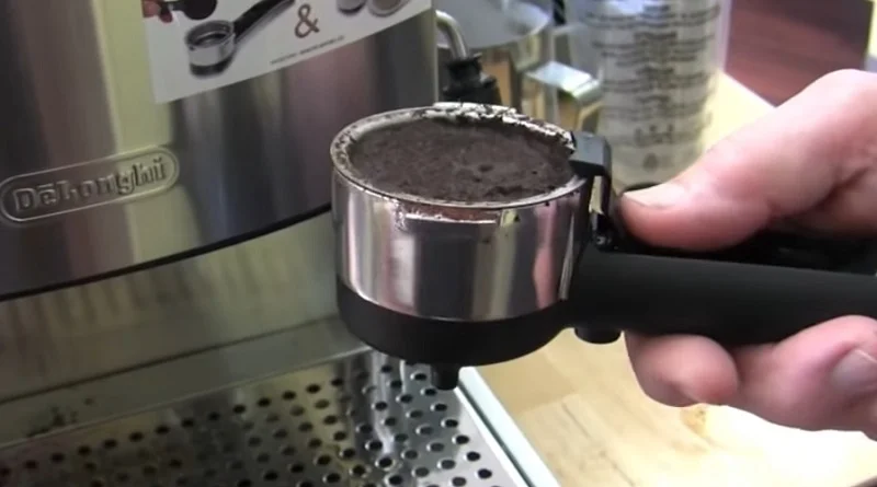 The flip up tab on the Delonghi EC702's portafilter