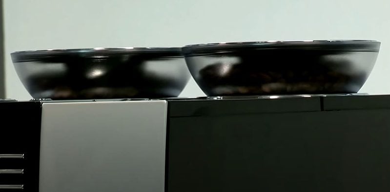 the giga 5 has two bean hoppers