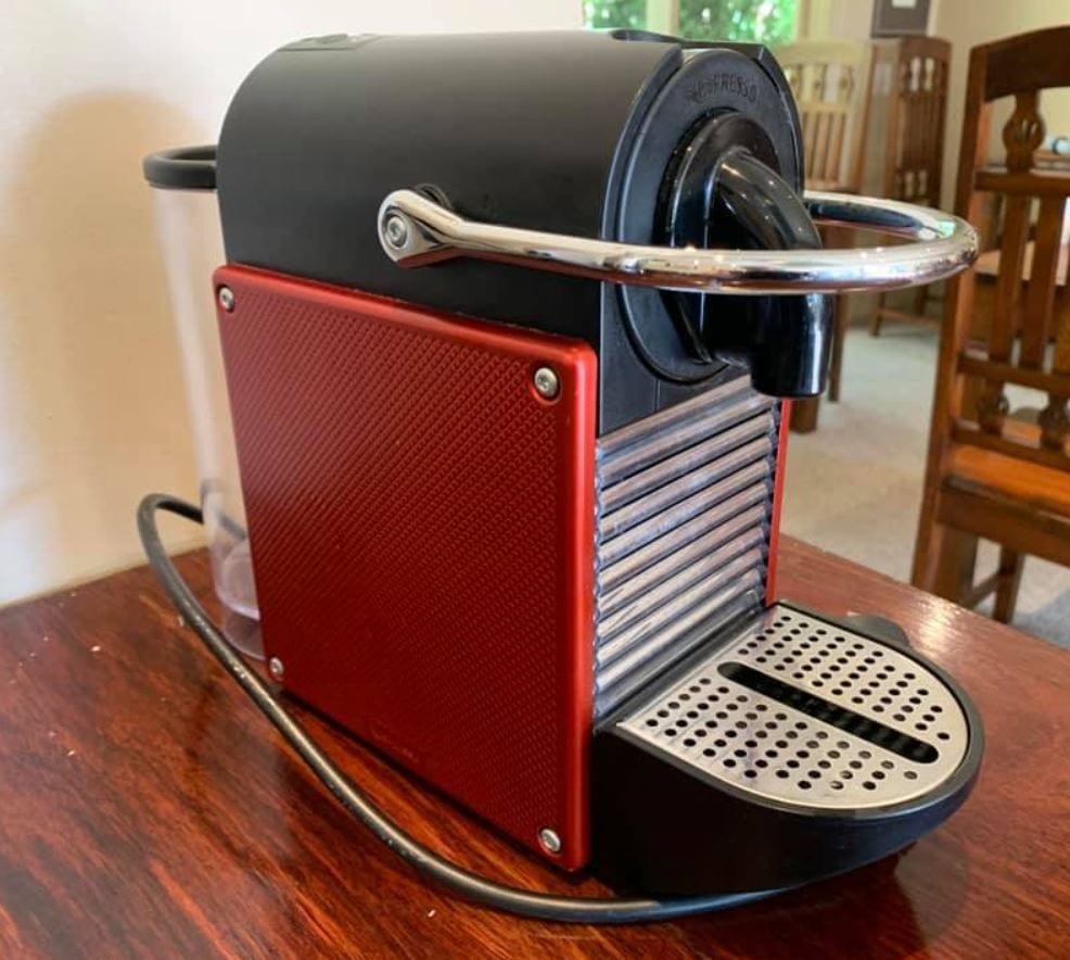 Delonghi Nespresso Pixie has a durable construction