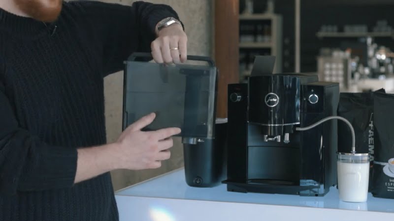 Jura D6's water tank