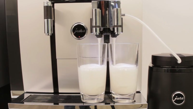 Jura Giga W3's milk system