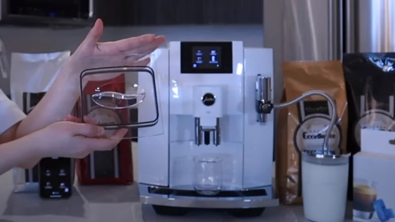 Jura E6 vs E8: Bean Aroma Preservation Cover Lid