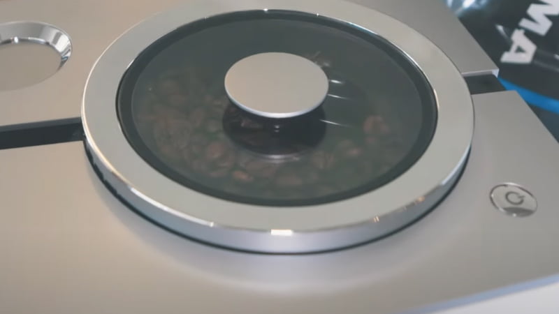 the bean hopper with an airtight top lid