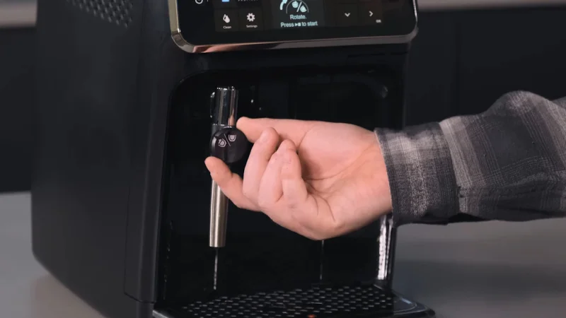 Philips 4300's classic milk frother allows toggling between less or more foam